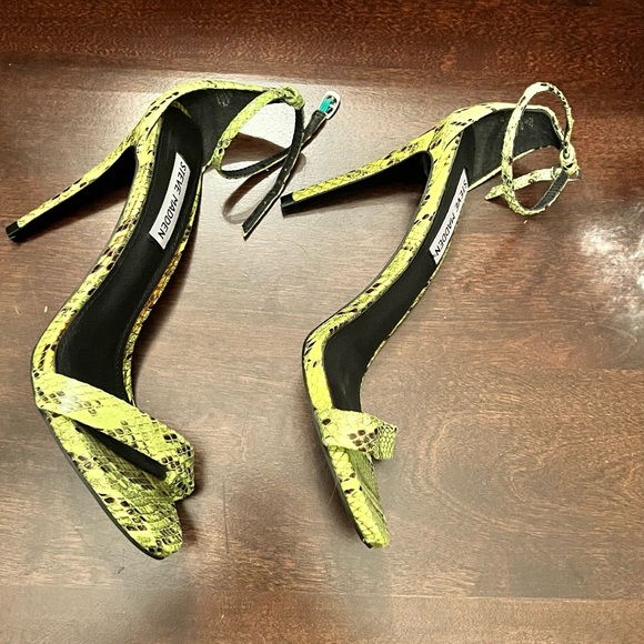 Steve Madden Lime Green Snakeskin Sandal Heels - Picture 2 of 4